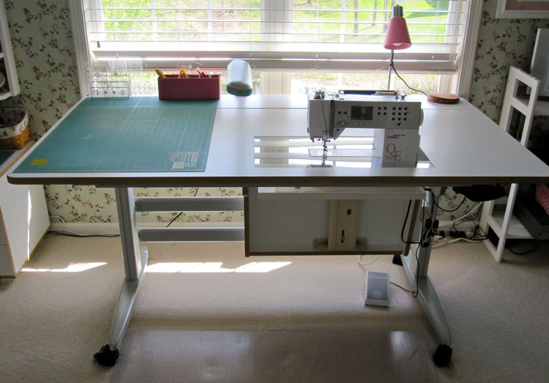 Horn-Hydrauylic-Lift-Sewing-Table