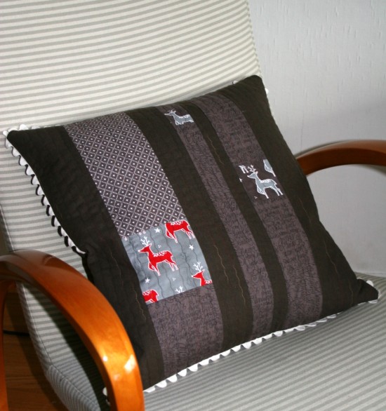 cushion made with JOL and moda mochi linen